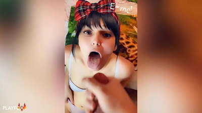 Ученичка получава първата си сперма в устата си от съученик